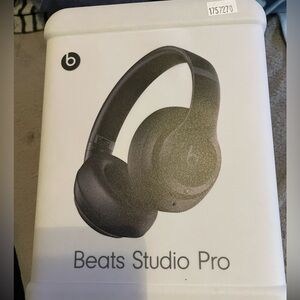 Beats Studio Pro wireless NWT Black